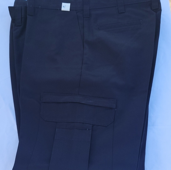 Dickies Men's Cargo Work Pants. BLACK. Flat front, 6 pockets, zip closure. - Picture 5 of 5